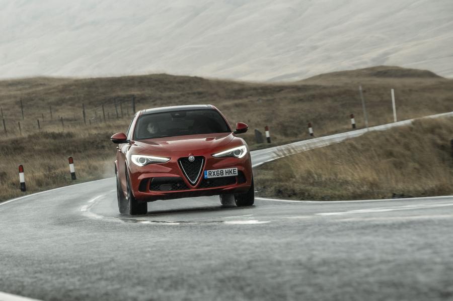  Alfa Romeo Stelvio Quadrifoglio (949) 2018 года  (UK) (фото 6 из 59)